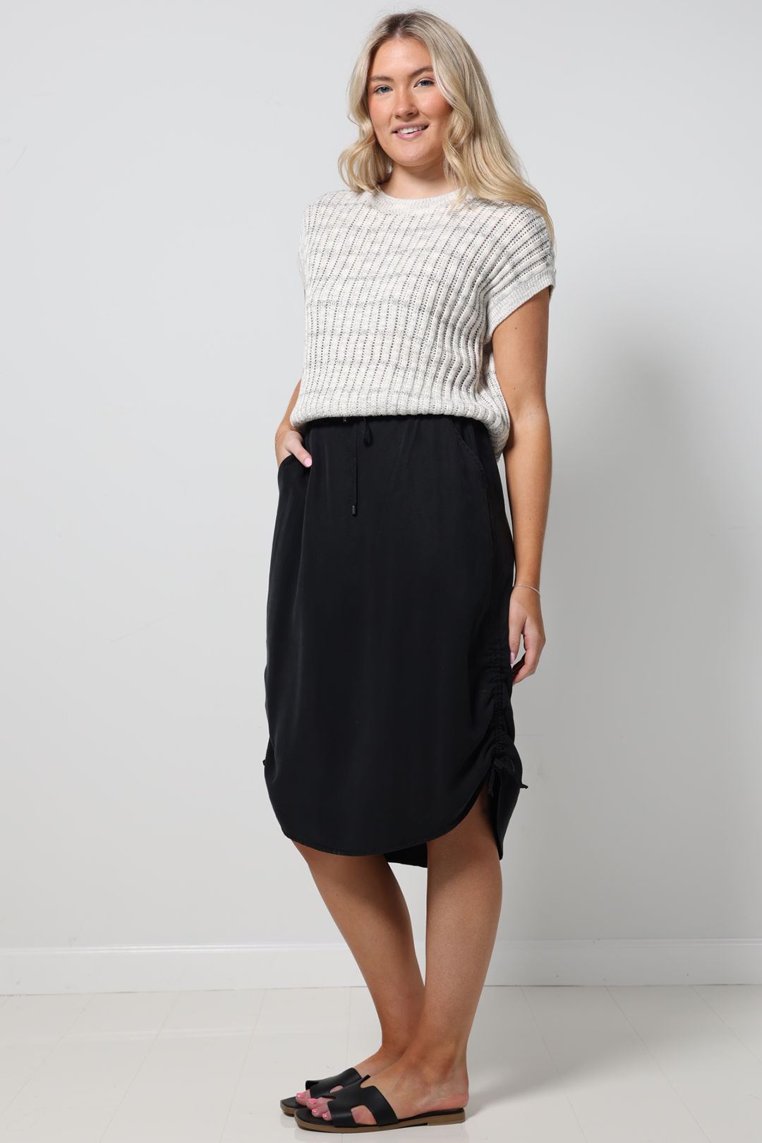 PULL ON RUCHED SKIRT