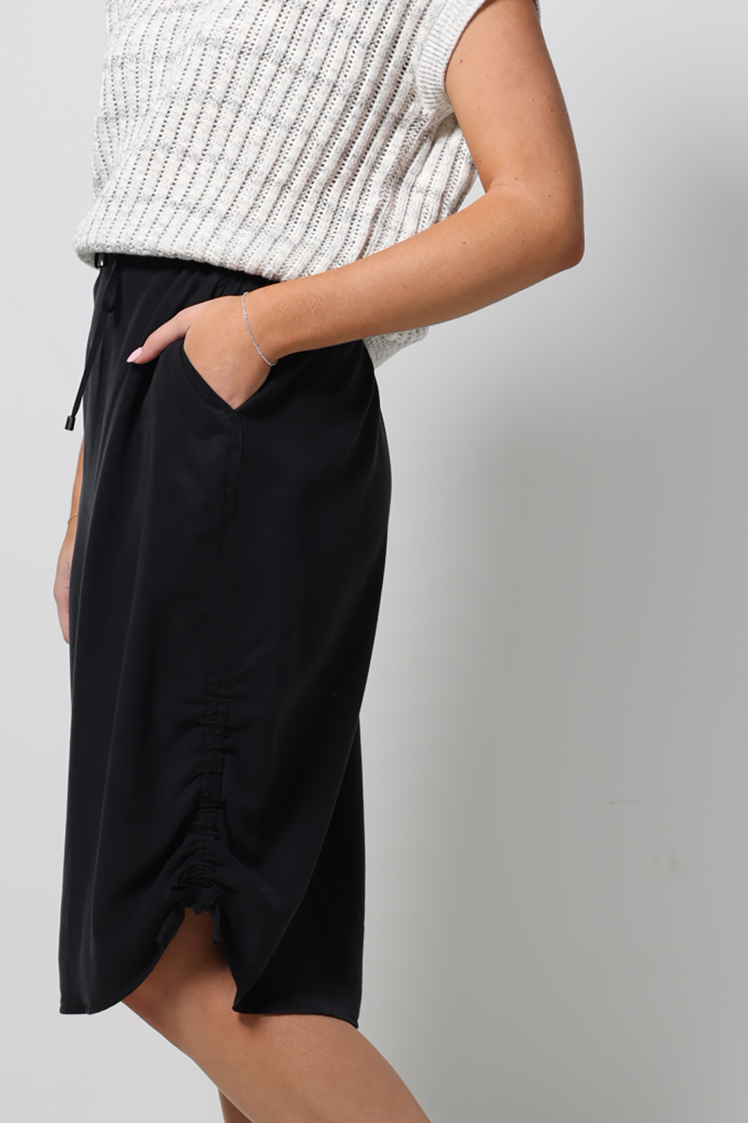 PULL ON RUCHED SKIRT